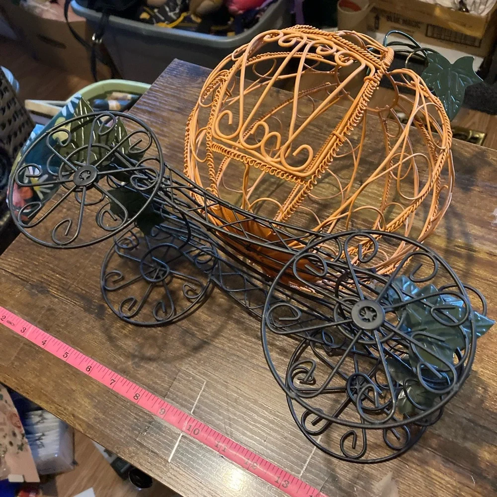 Cinderella pumpkin carriage made of orange and black wire - Picture 14 of 14
